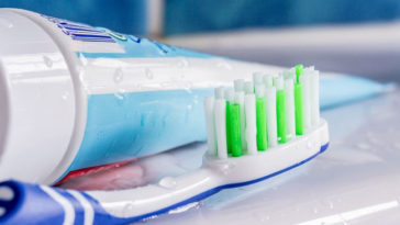 Macchie di dentifricio